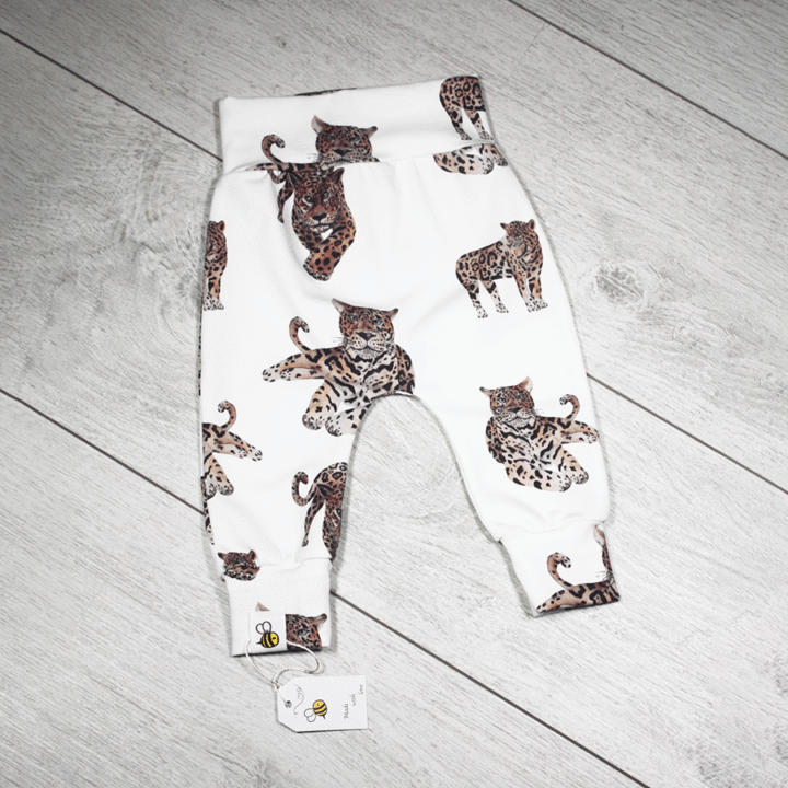 handgemaakte babykleding │Harembroekje Panter
